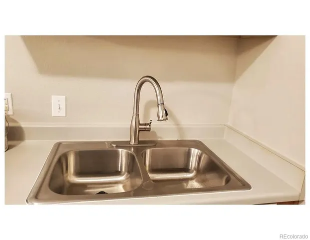 $2,300 | 6005 Castlegate Drive West, Unit B24, Castle Rock, CO 80108