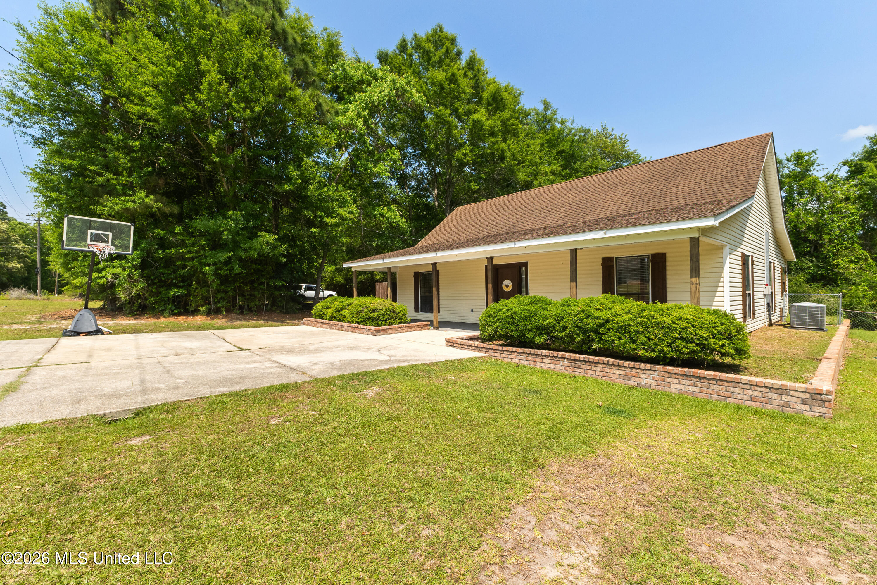 301 Ridgeview Drive Carriere, MS 39426 - Photo 3 of 42 Front of Home
