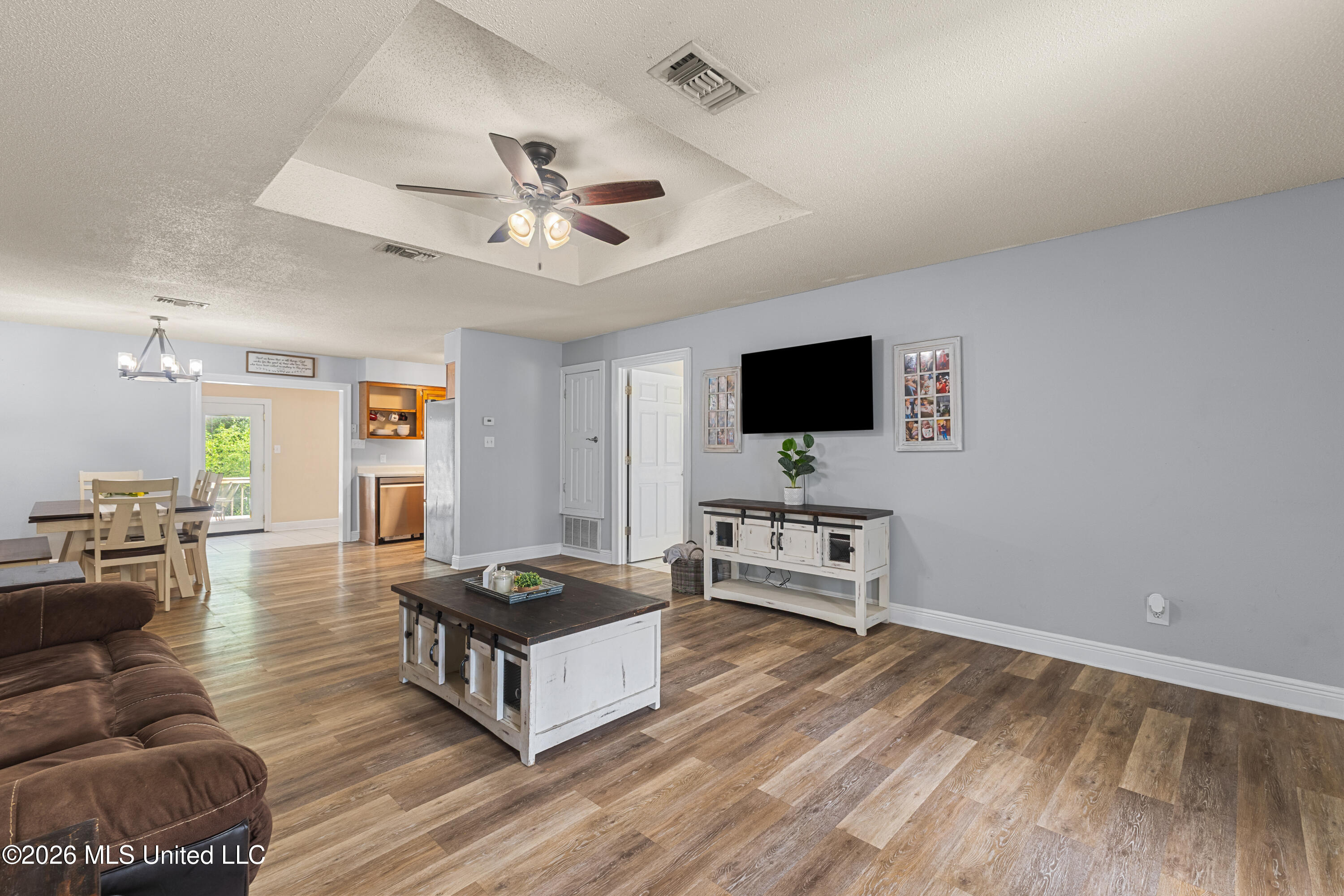 301 Ridgeview Drive Carriere, MS 39426 - Photo 6 of 42 Living Room