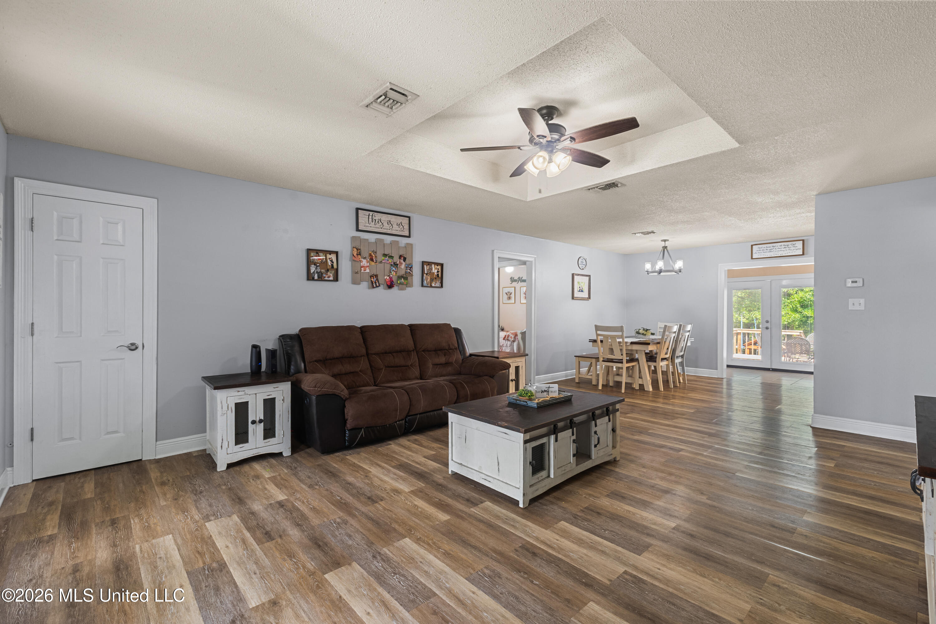 301 Ridgeview Drive Carriere, MS 39426 - Photo 7 of 42 Living Room