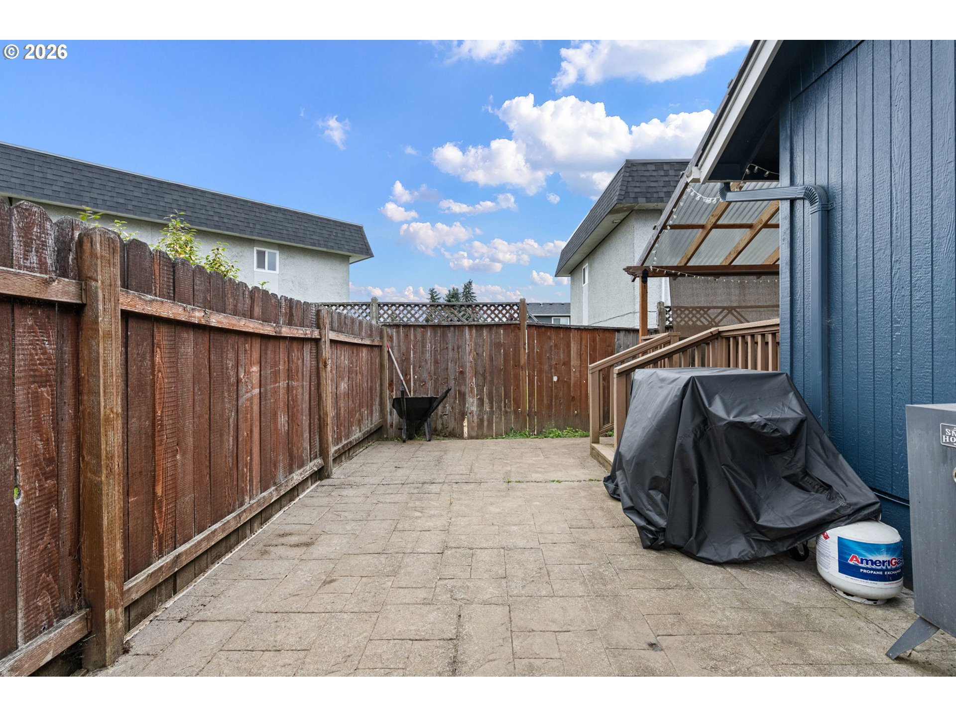 1055 Ash Grove Loop Creswell, OR 97426 - Photo 29 of 33 a backyard of a house