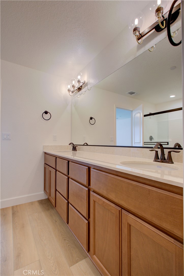 5046 Palisade Avenue Merced, CA 95348 - Photo 24 of 43 Master Bathroom 1