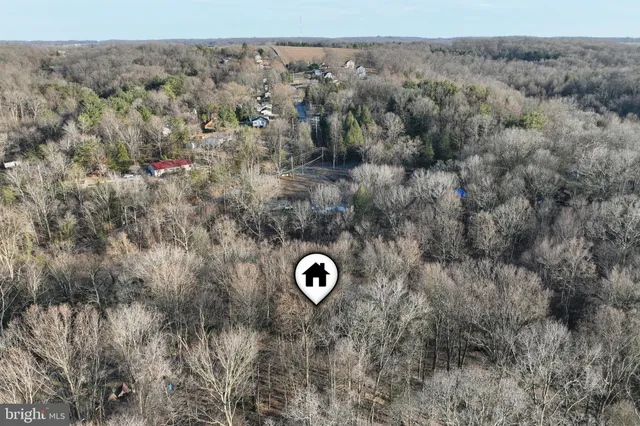 a view of a parking space
