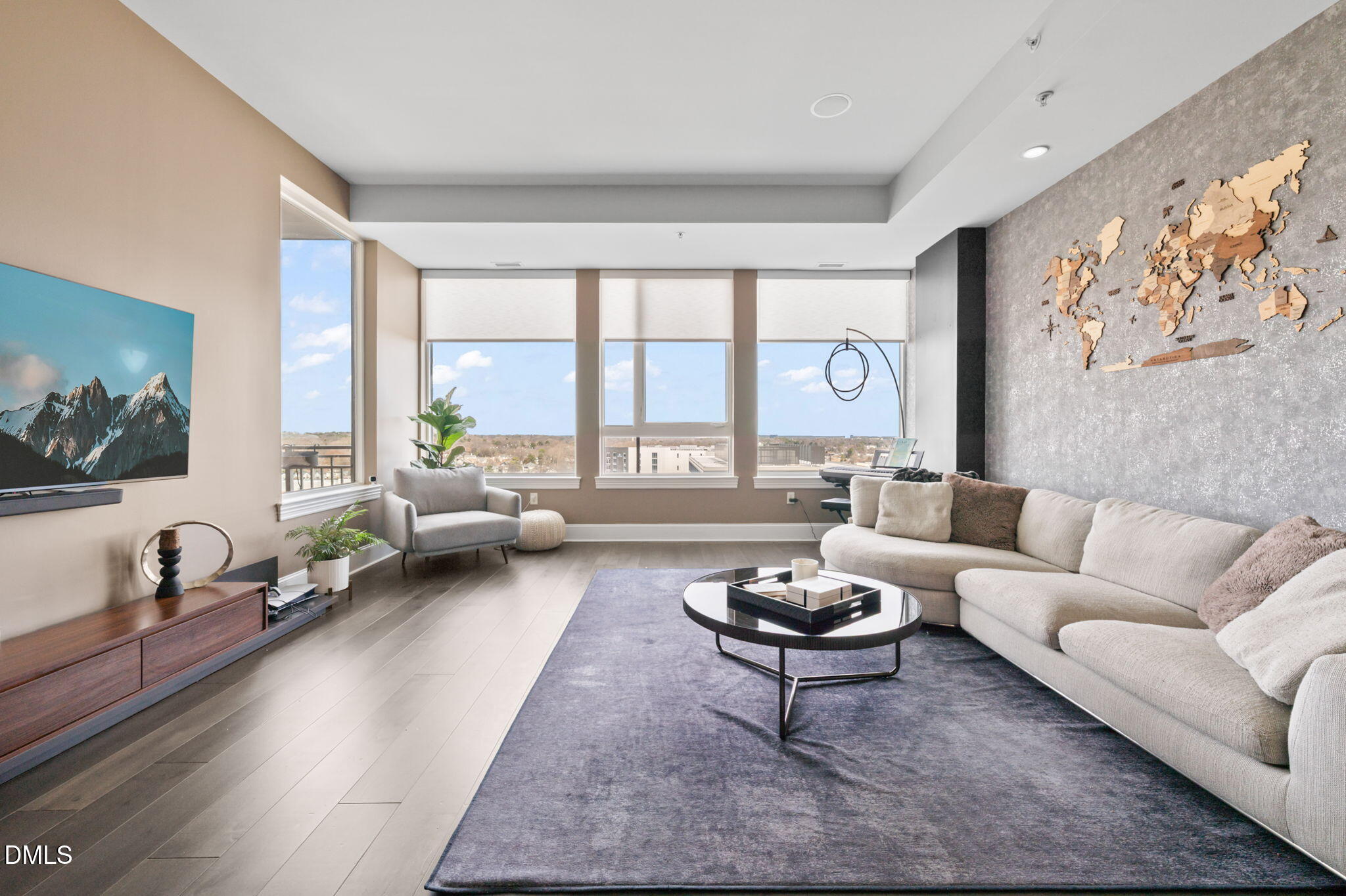 400 West North Street, Unit 1218 Raleigh, NC 27603 - Photo 14 of 41 Living Room