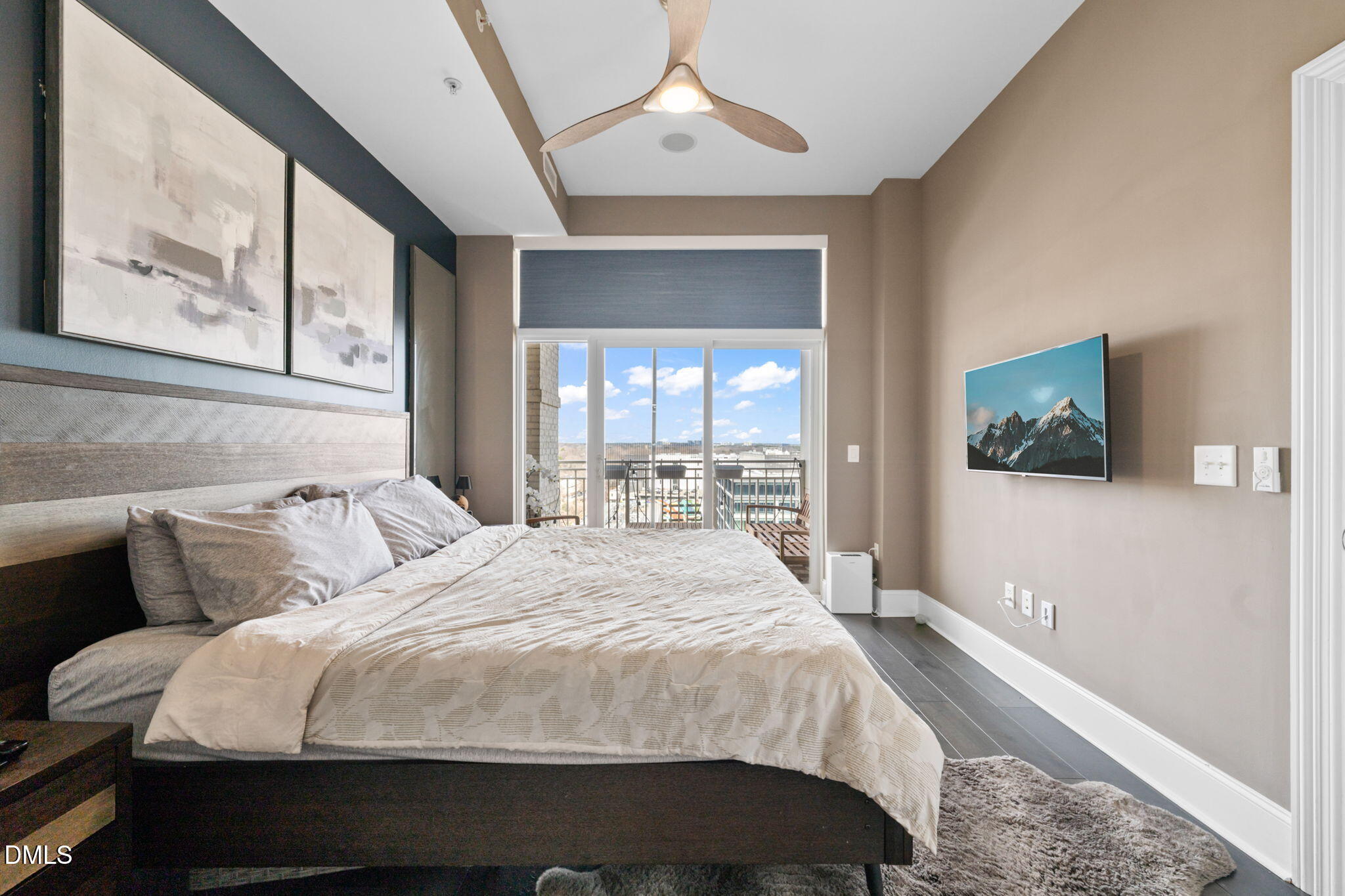 400 West North Street, Unit 1218 Raleigh, NC 27603 - Photo 17 of 41 Primary bedroom/balcony