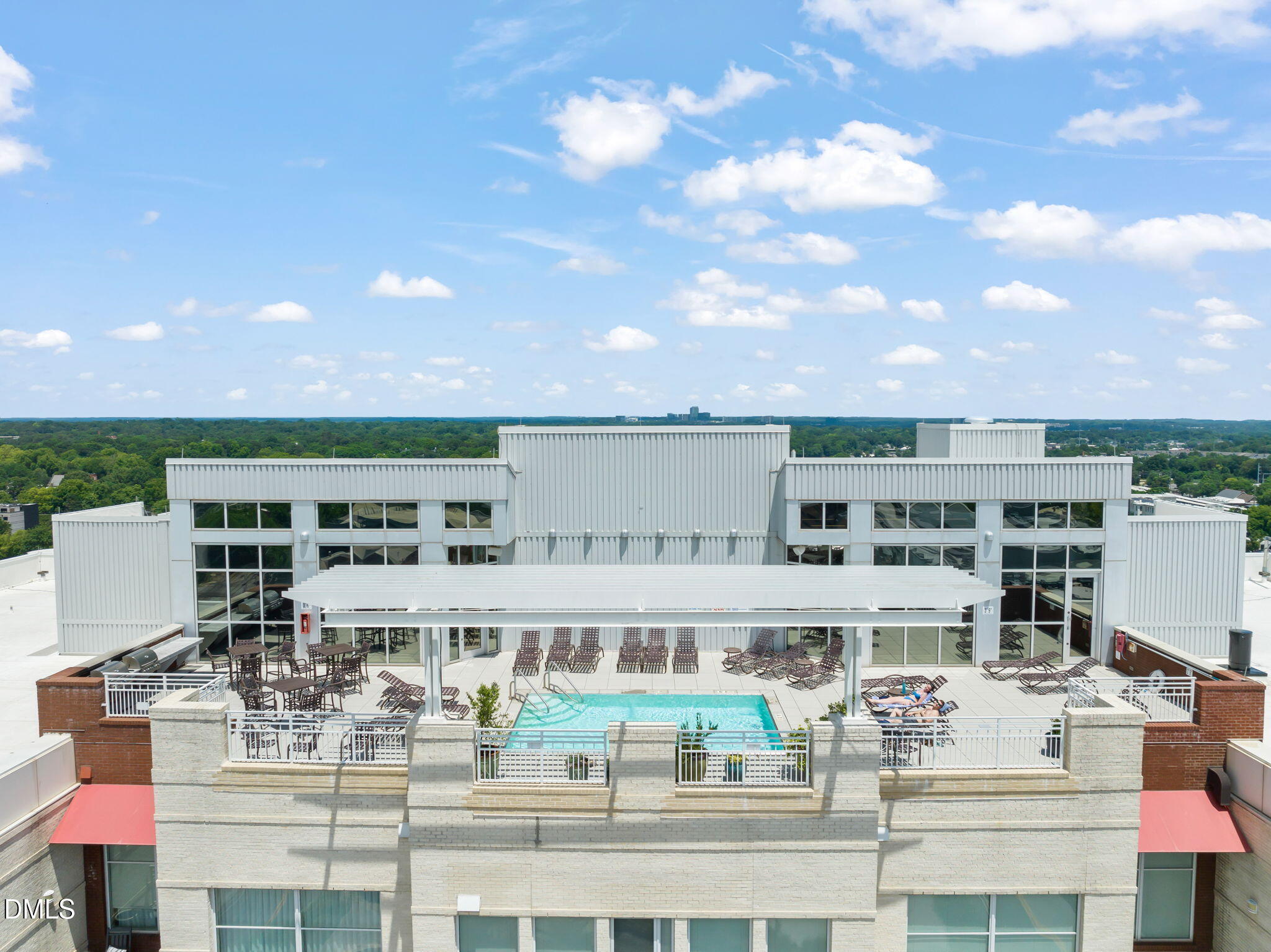 400 West North Street, Unit 1218 Raleigh, NC 27603 - Photo 30 of 41 Rooftop pool