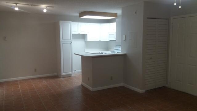 651 Lyons Road, Unit 10105 Coconut Creek, FL 33063 - Photo 3 of 24 Kitchen
