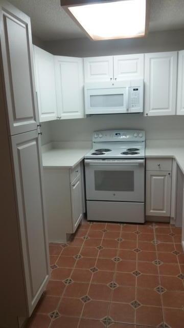 651 Lyons Road, Unit 10105 Coconut Creek, FL 33063 - Photo 6 of 24 kitchen3