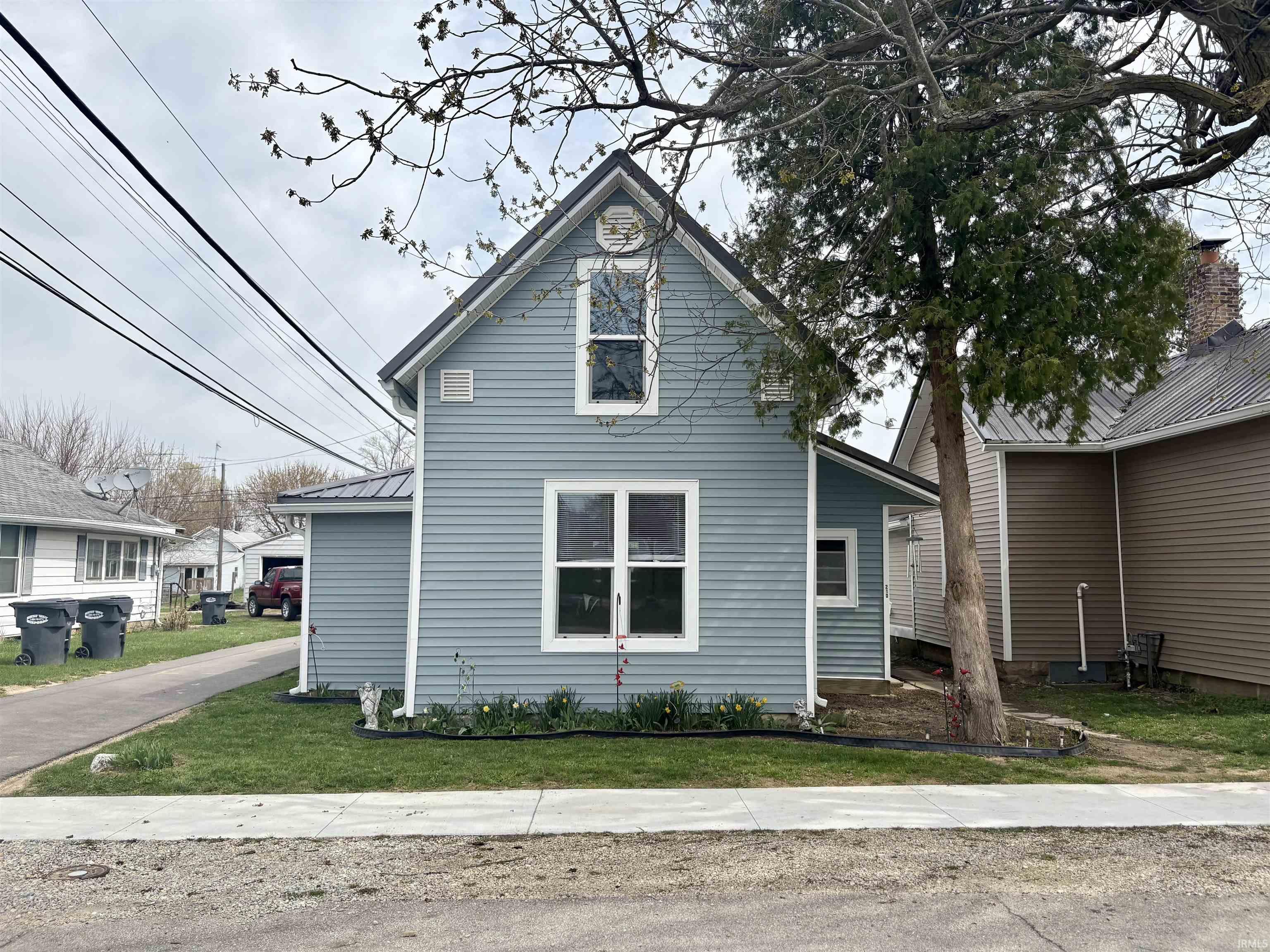 210 West Jay Street Dunkirk, IN 47336 - Photo 3 of 31