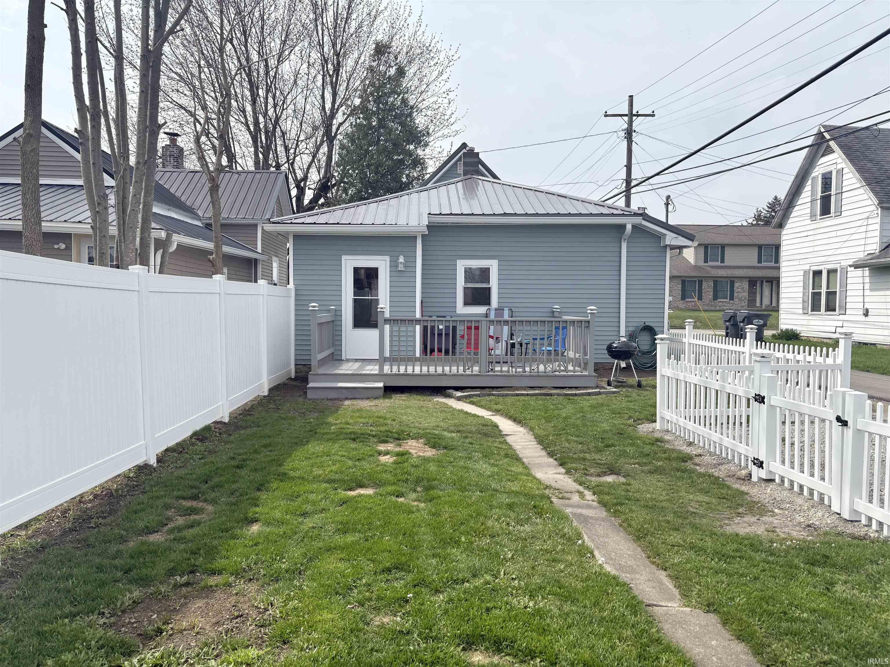 210 West Jay Street Dunkirk, IN 47336 - Photo 4 of 31