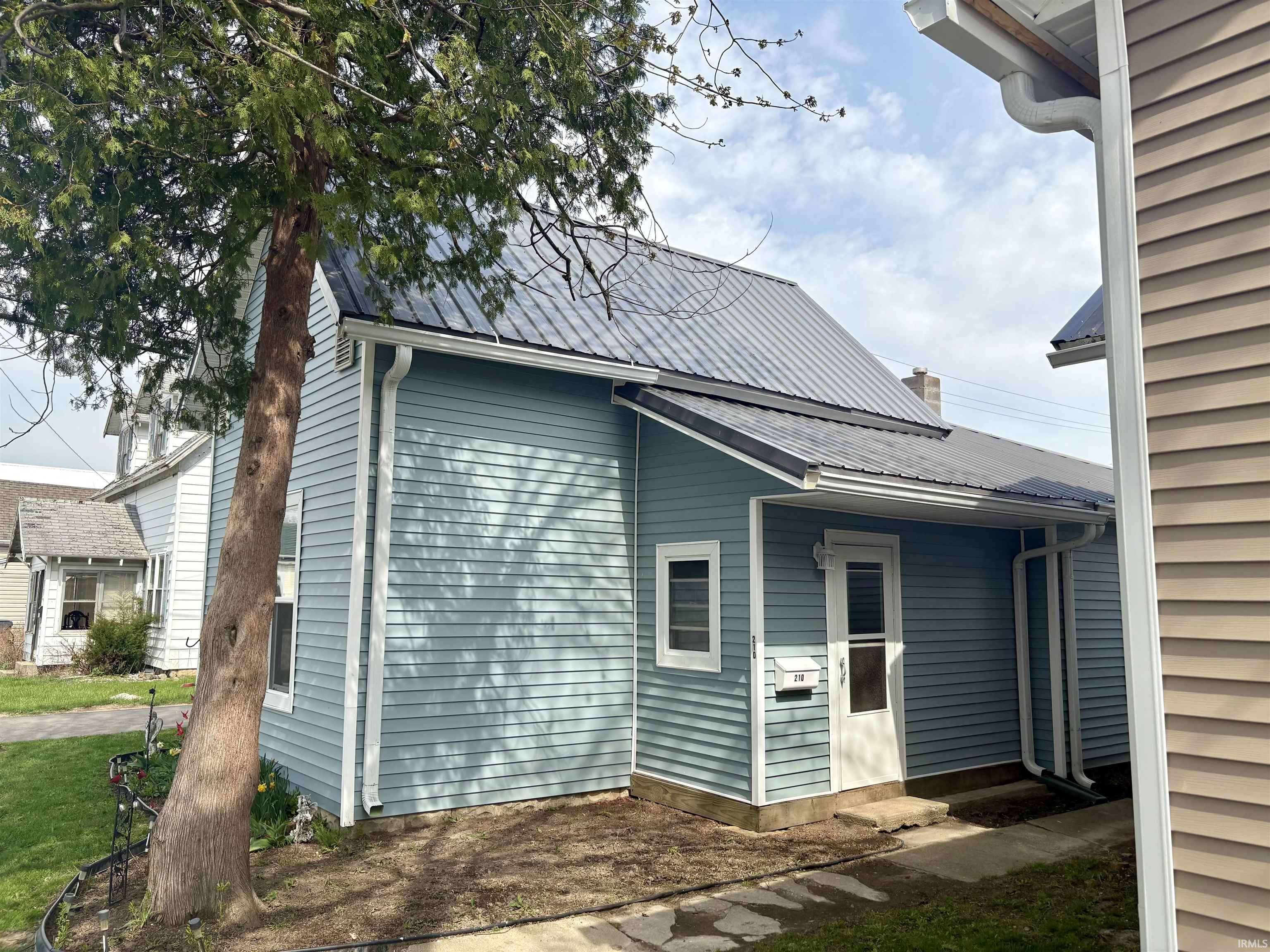 210 West Jay Street Dunkirk, IN 47336 - Photo 5 of 31