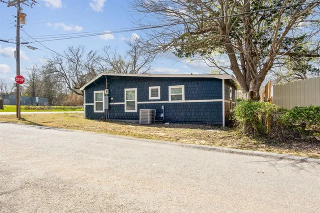 $249,900 | 229 Sherman Drive, Pottsboro, TX 75076