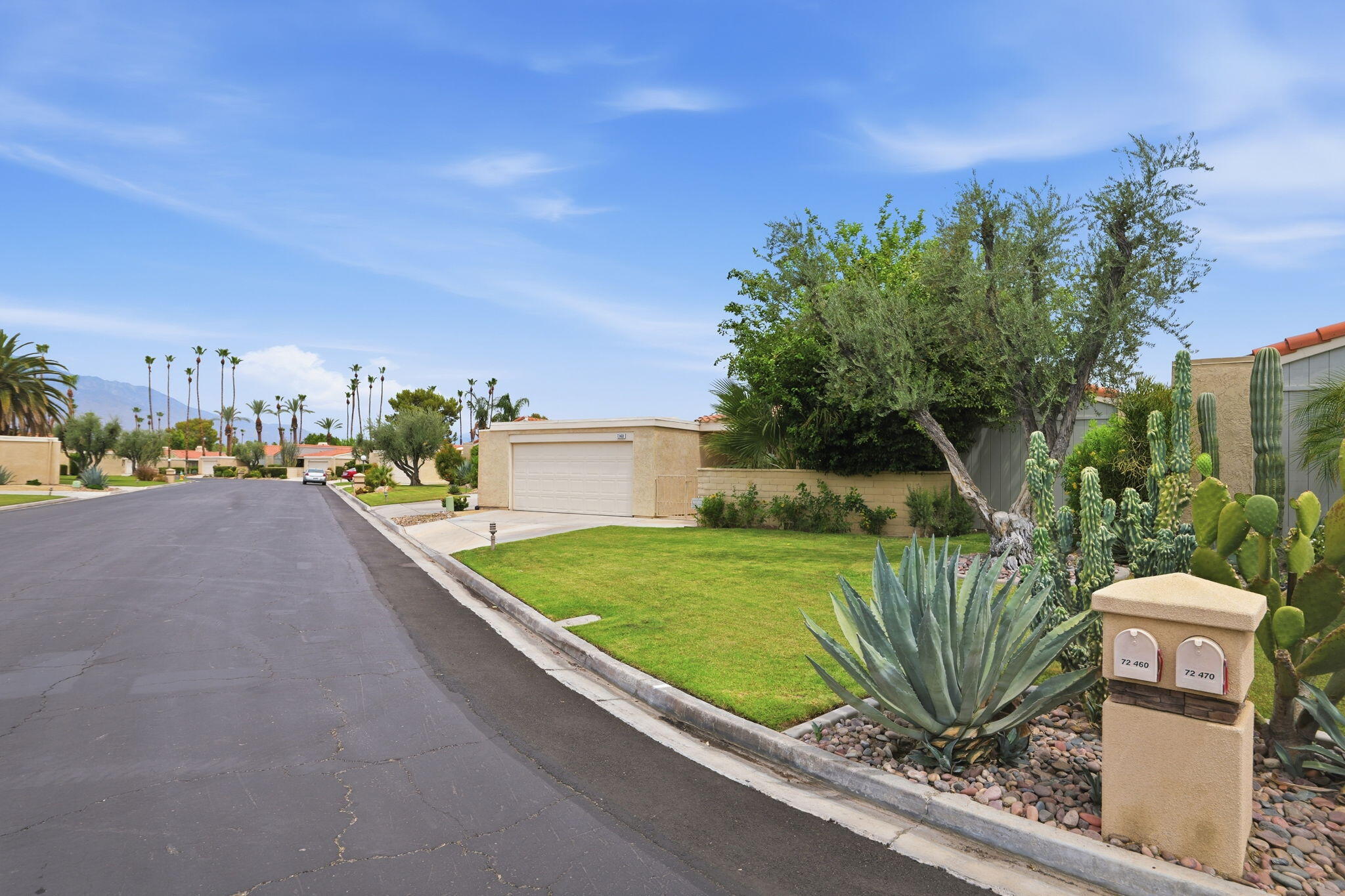 72460 Rodeo Way Rancho Mirage, CA 92270 - Photo 3 of 31 3-web-or-mls-P1189335 Jordan Hernandez