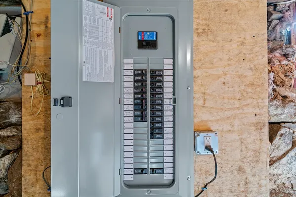 $599,000 | 220 Plainfield Pike, Scituate, RI 02857