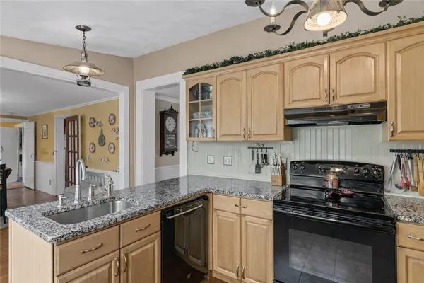 $599,000 | 220 Plainfield Pike, Scituate, RI 02857