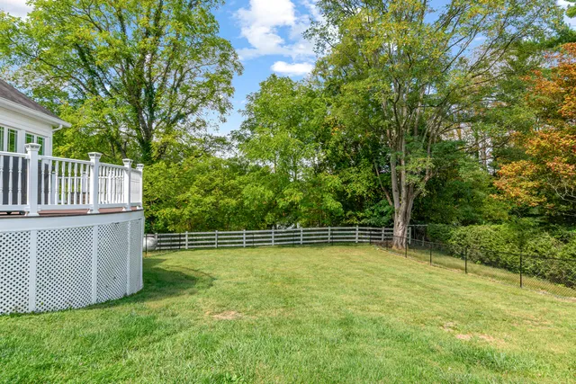 a view of entryway with a front door