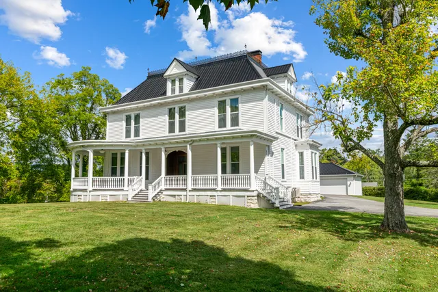 a view of a house with a backyard