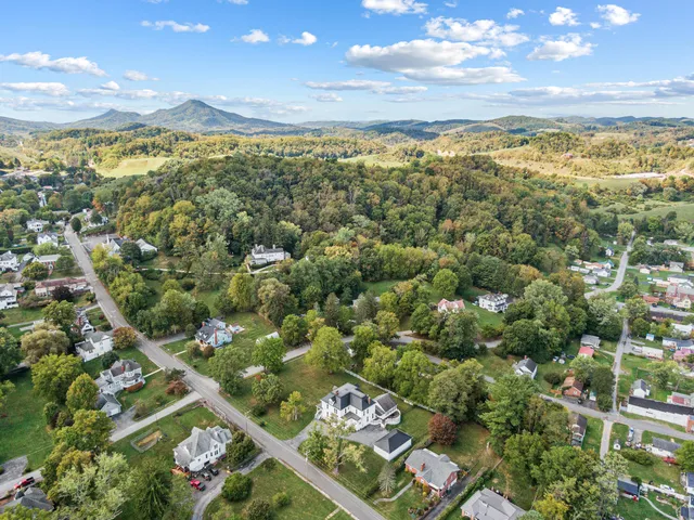 $588,349 | 639 West Tower Street, Tazewell, VA 24651