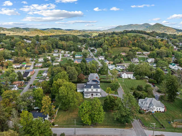 $588,349 | 639 West Tower Street, Tazewell, VA 24651