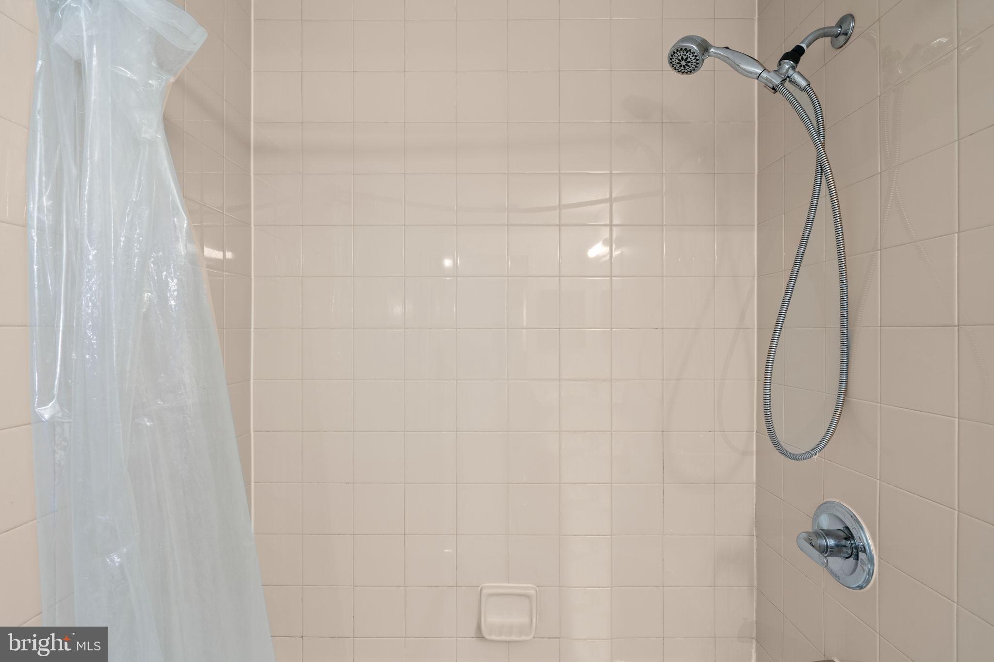 2001 15th Street North, Unit 813 Arlington, VA 22201 - Photo 16 of 31 a bathroom with a shower