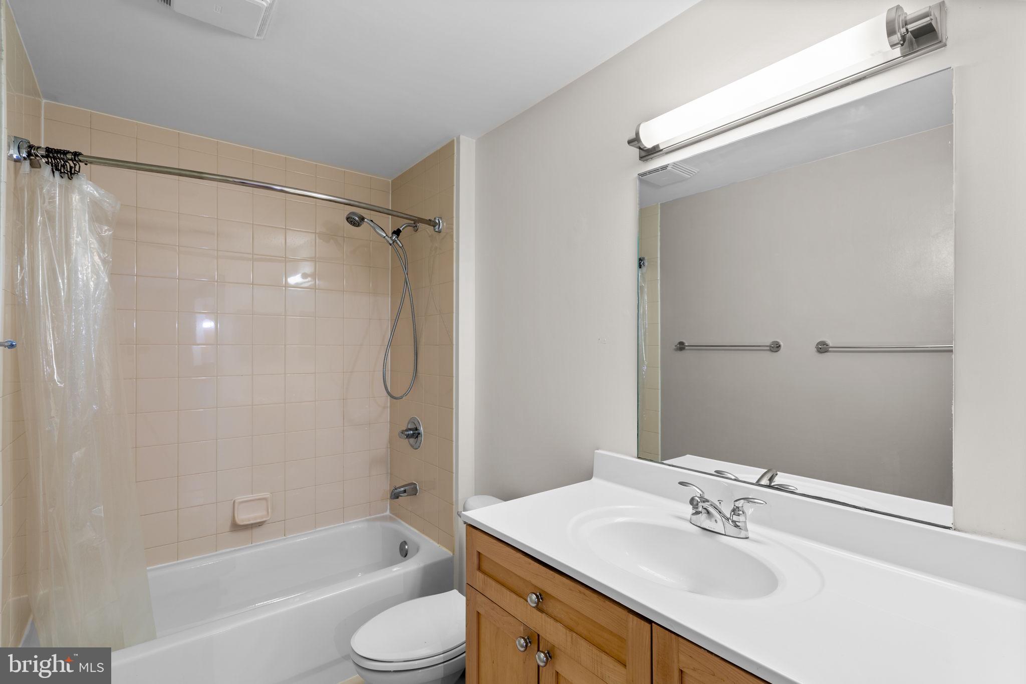 2001 15th Street North, Unit 813 Arlington, VA 22201 - Photo 17 of 31 a bathroom with a sink toilet tub and shower