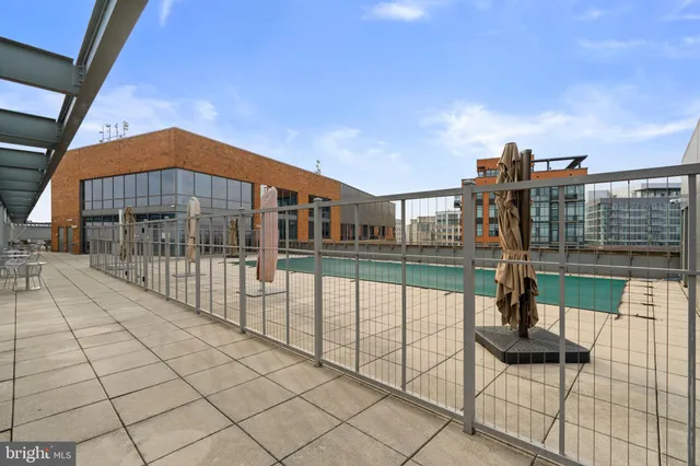 $375,000 | 2001 15th Street North, Unit 813, Arlington, VA 22201