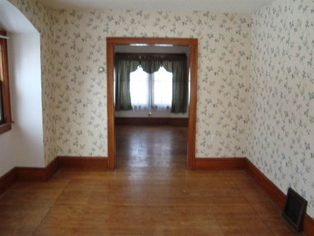 201 East Meadow Heights Avenue Jackson, MI 49203 - Photo 3 of 11 Photo 3