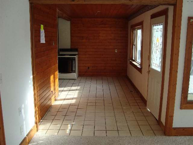 201 East Meadow Heights Avenue Jackson, MI 49203 - Photo 5 of 11 Photo 5