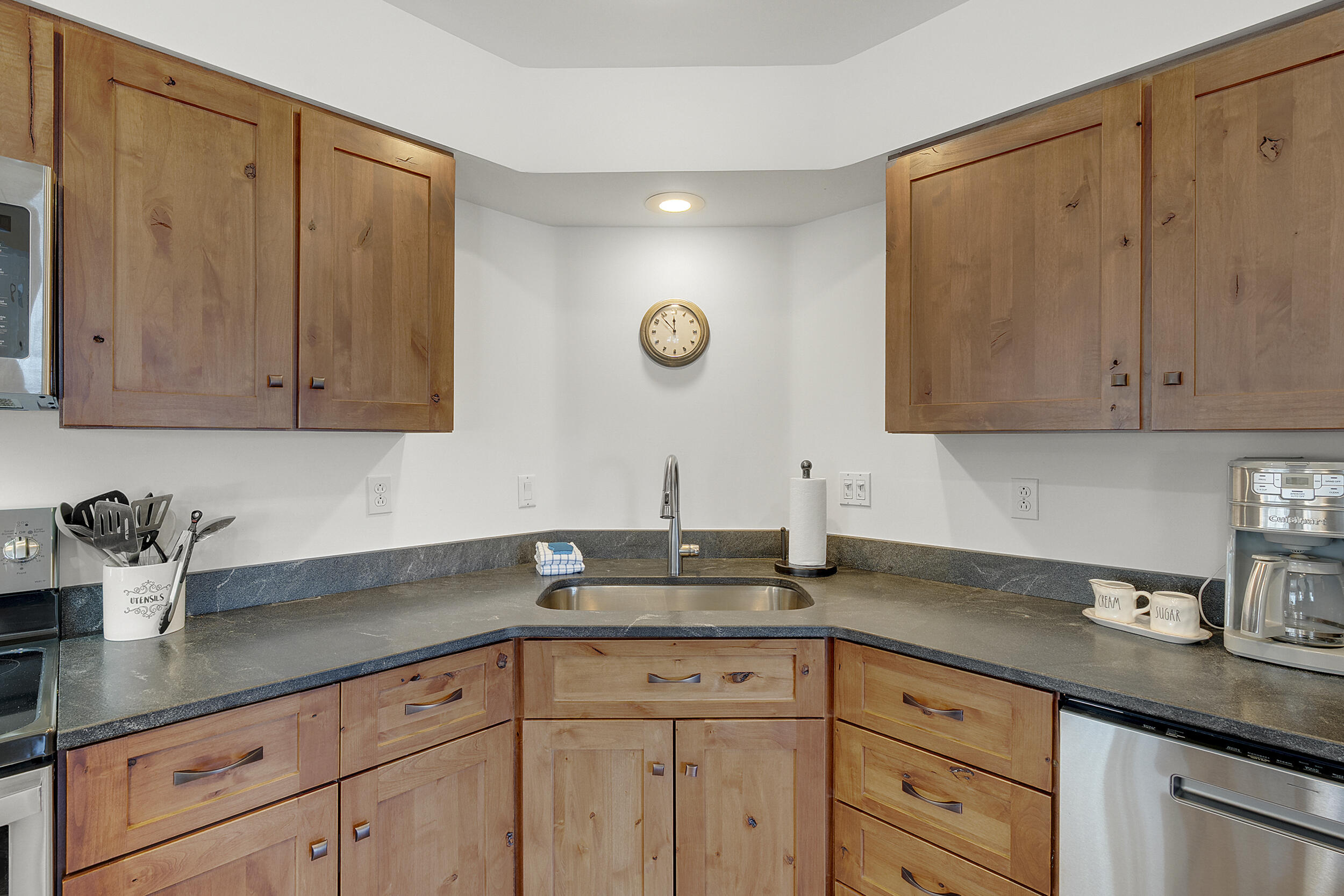 16 Jibe Road, Unit O1 Newry, ME 04261 - Photo 15 of 66 16_lockeunito-1-28