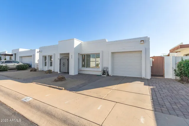 a view of house and yard