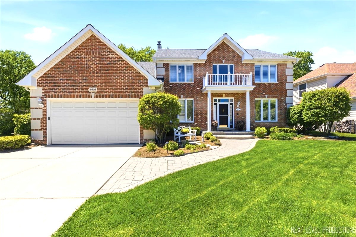 1914 North Ridge Avenue Arlington Heights, IL 60004 - Photo 1 of 50 a front view of a house with yard and green space