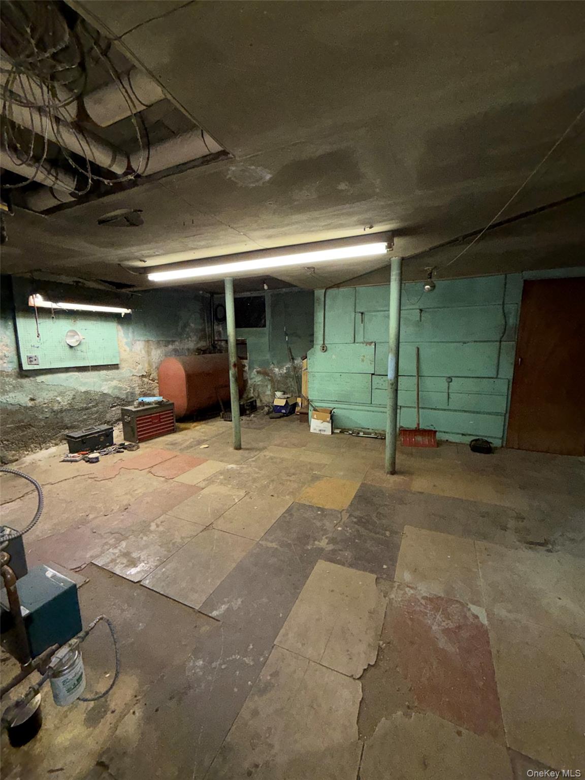 6004 Netherland Avenue Bronx, NY 10471 - Photo 28 of 30 a view of a car garage