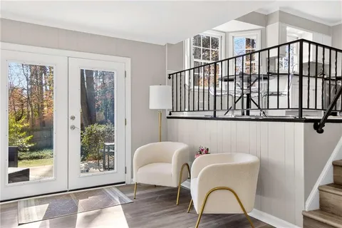 a view of a livingroom with furniture