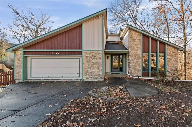 $335,000 | 1910 Northwest 45th Street, Riverside, MO 64150