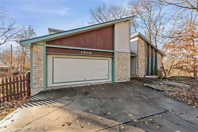 $335,000 | 1910 Northwest 45th Street, Riverside, MO 64150