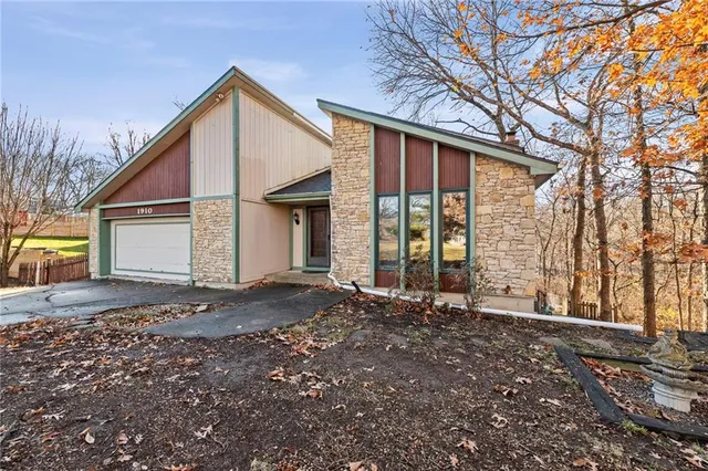 $335,000 | 1910 Northwest 45th Street, Riverside, MO 64150