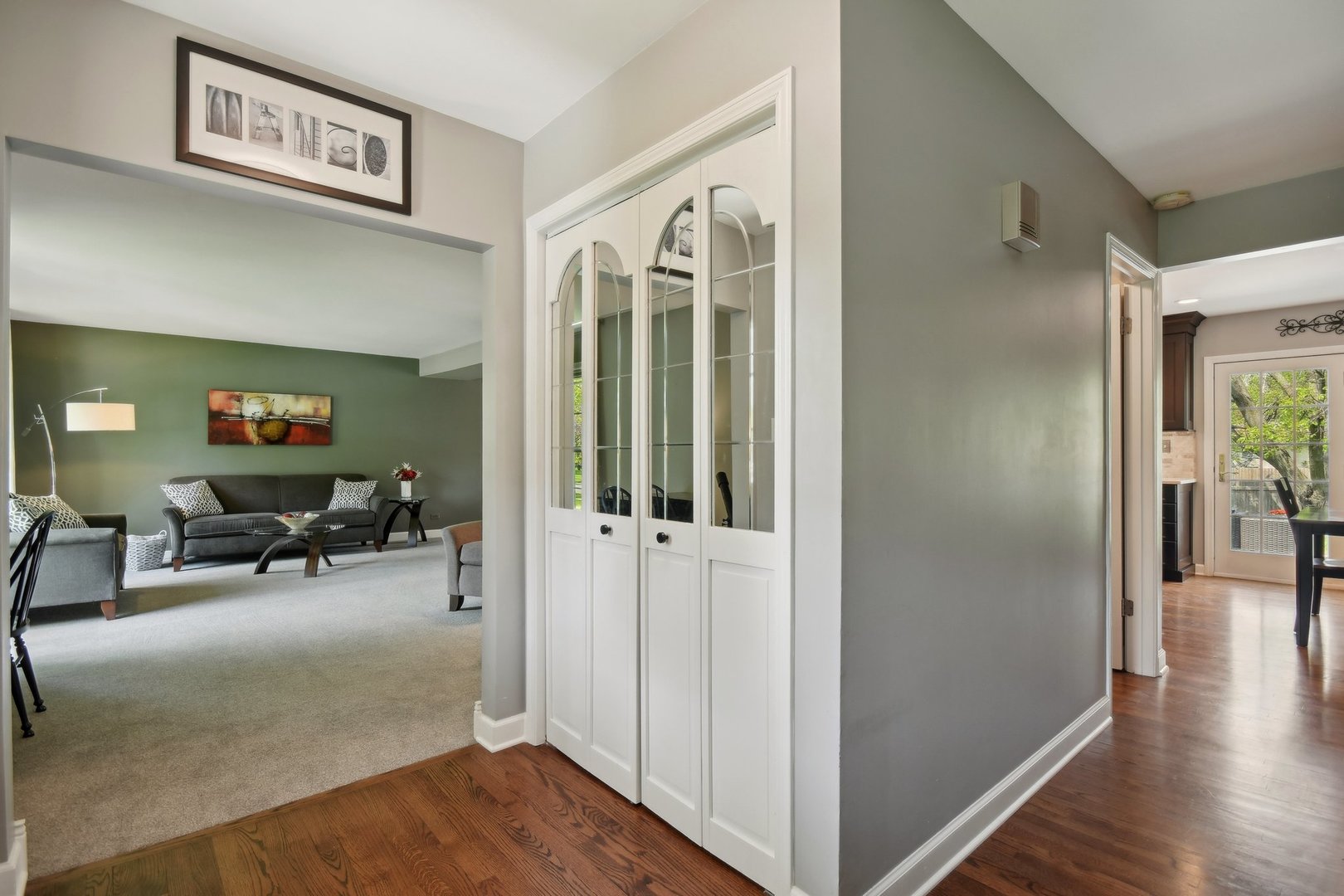 137 Split Oak Road Naperville, IL 60565 - Photo 4 of 42