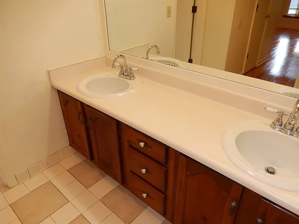 $2,000 | 2950 Bay Shore Drive, Tallahassee, FL 32309