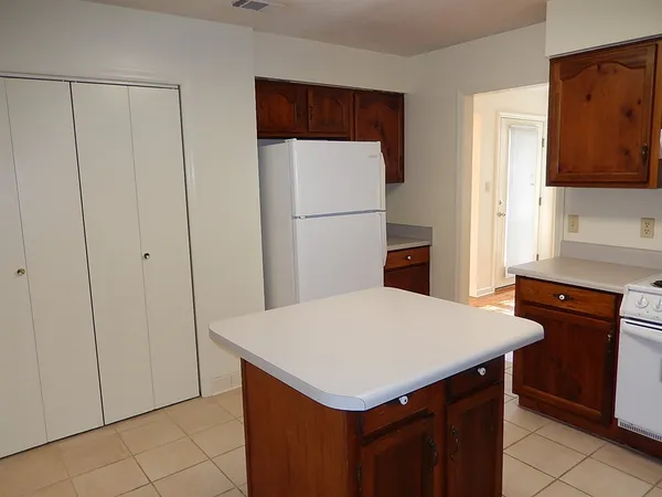 $2,000 | 2950 Bay Shore Drive, Tallahassee, FL 32309