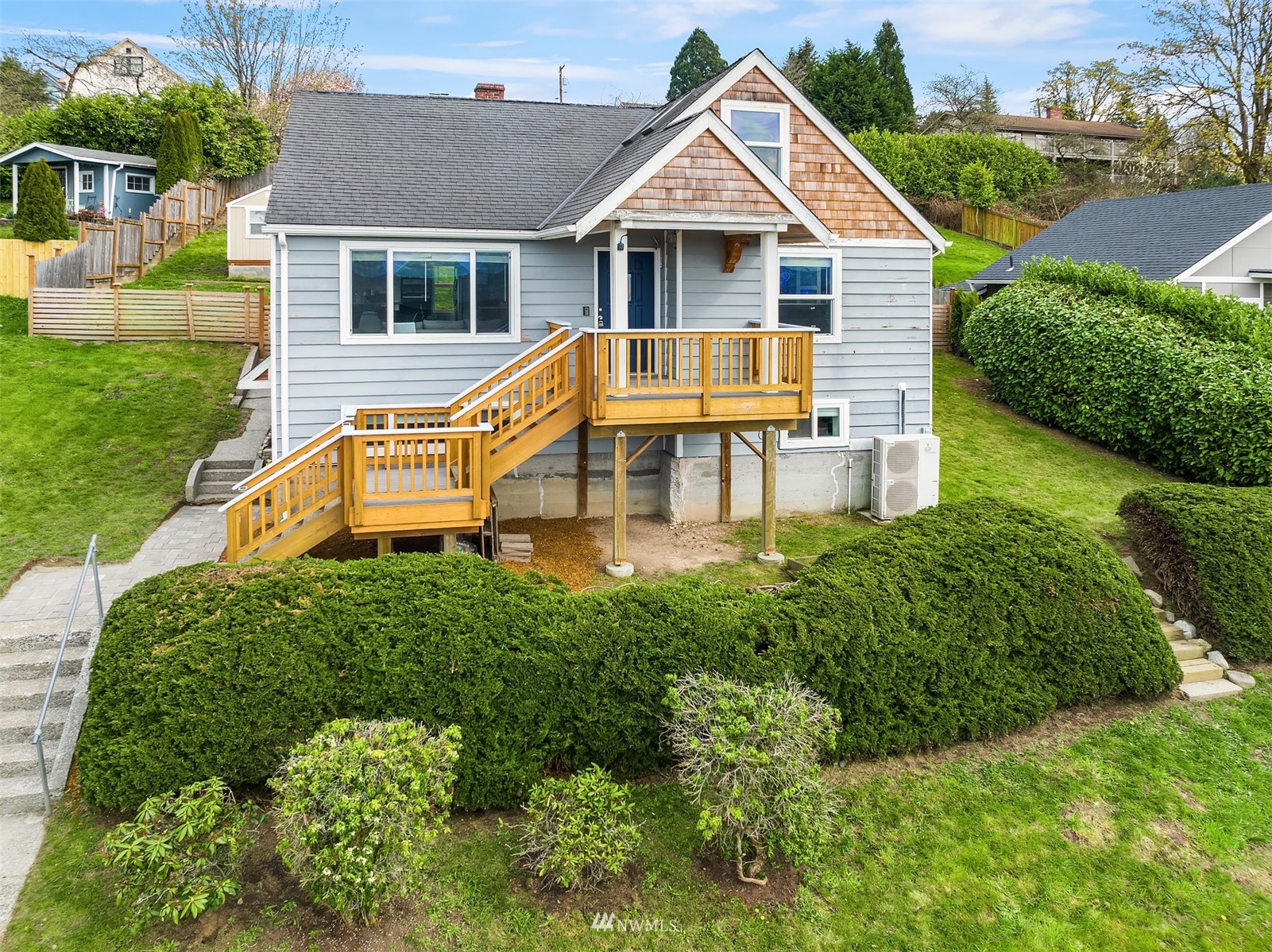 806 Cedar Avenue South Renton, WA 98057 - Photo 1 of 20 a front view of a house with a yard