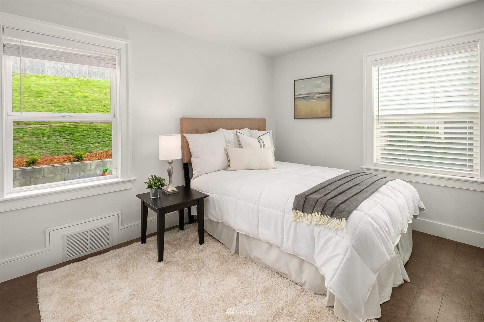 806 Cedar Avenue South Renton, WA 98057 - Photo 7 of 20 a bedroom with a bed and a window