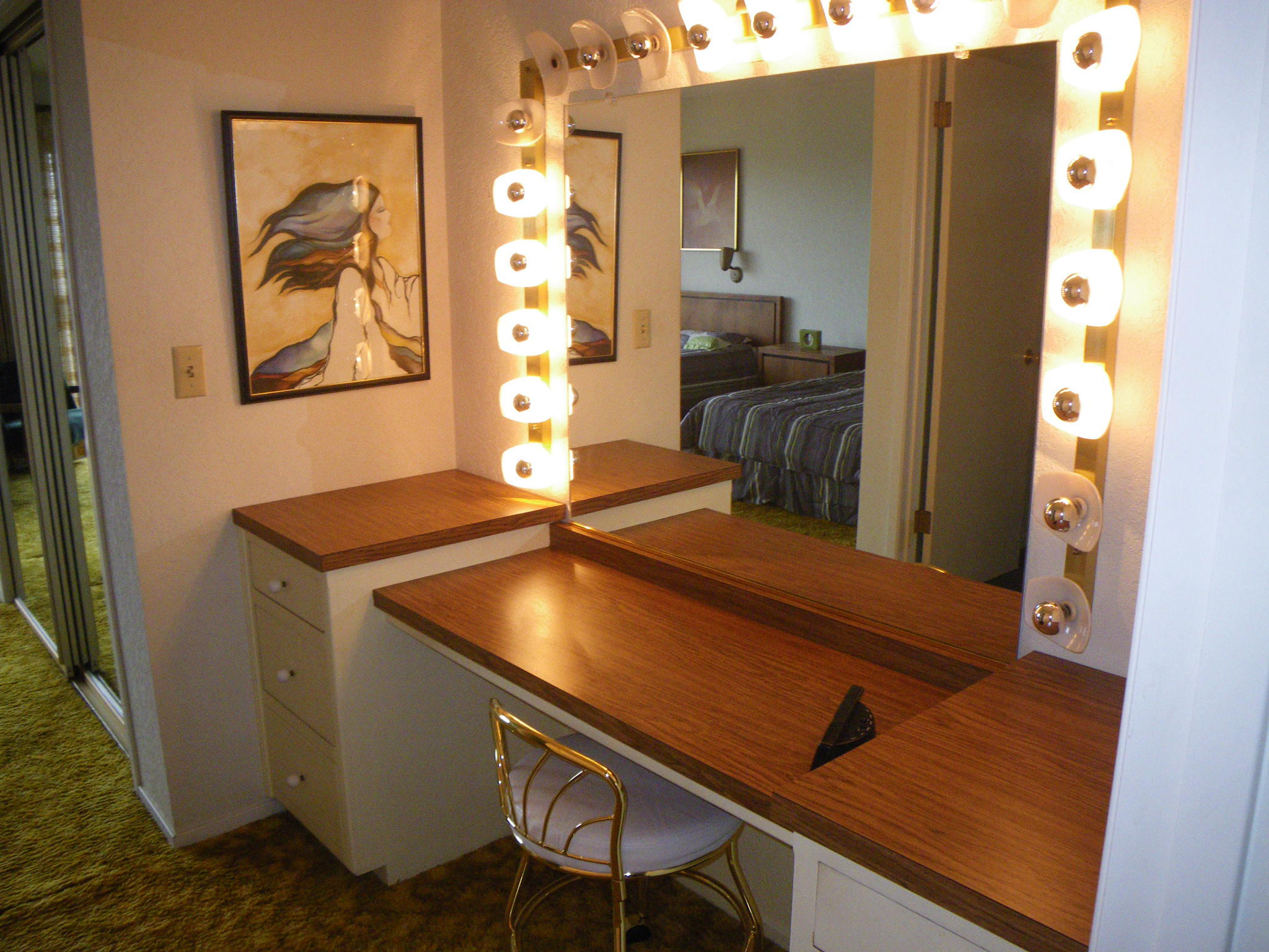 8815 Valley View Road Redding, CA 96001 - Photo 9 of 25 a room with chairs and furniture