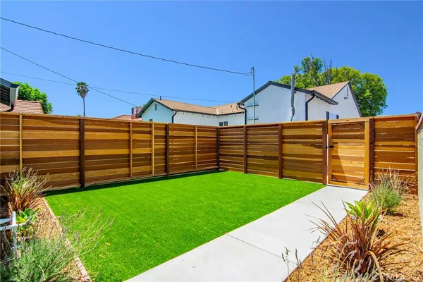 $2,300 | 6518 Zelzah Avenue, Reseda, CA 91335