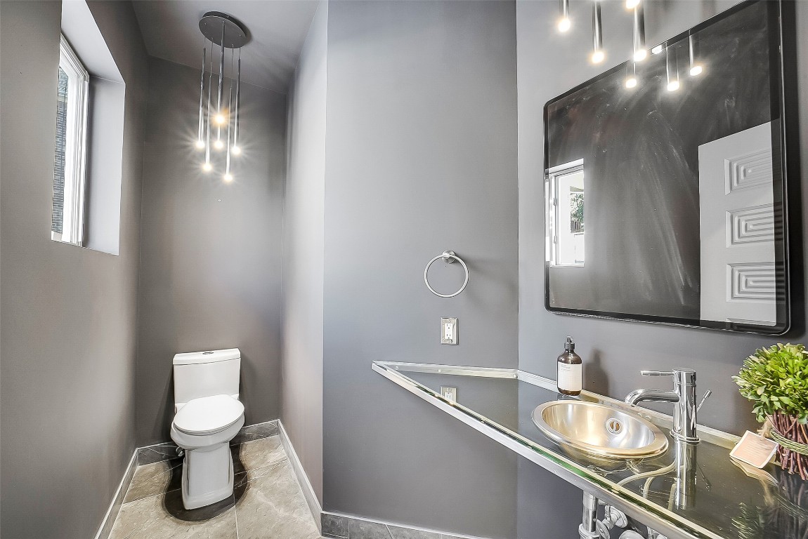 320 Detering Street Houston, TX 77007 - Photo 24 of 32 Secondary bathroom on the second floor features decorative lighting, and updated fixtures. Clean, functional space conveniently located off the main living area.