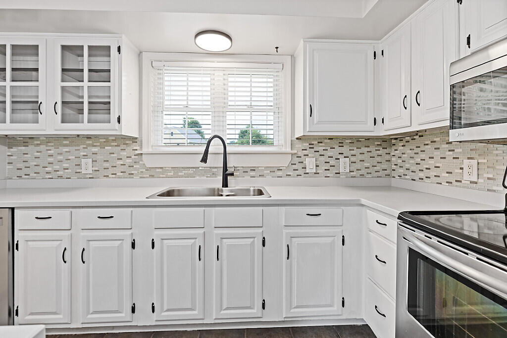 23 West Hill Road Gardiner, ME 04345 - Photo 5 of 42 18_BP5A4173_DxO_mls