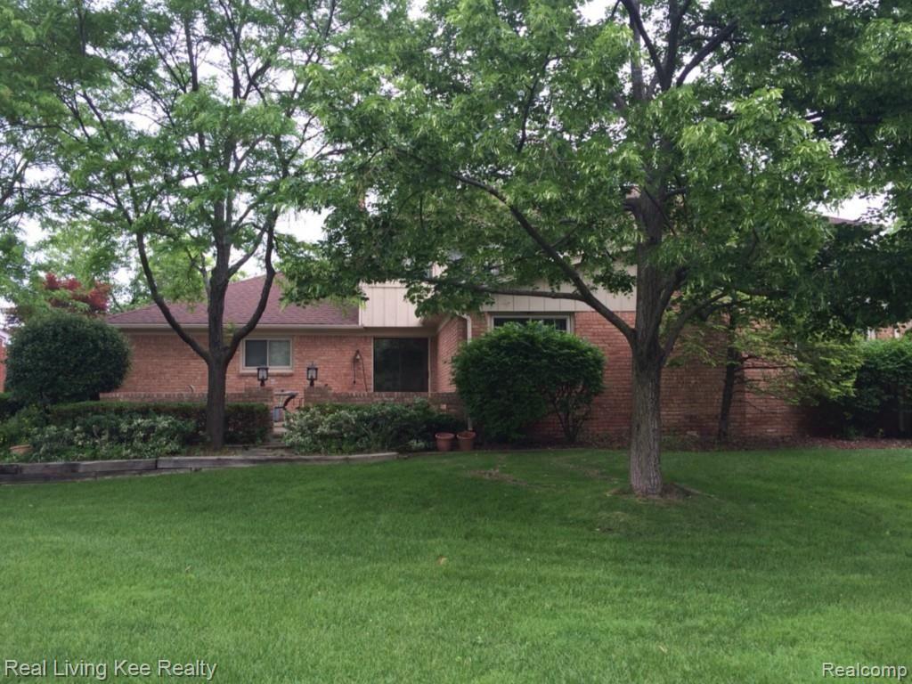 631 Augusta Drive Rochester, MI 48309 - Photo 15 of 31 Back of home.jpg