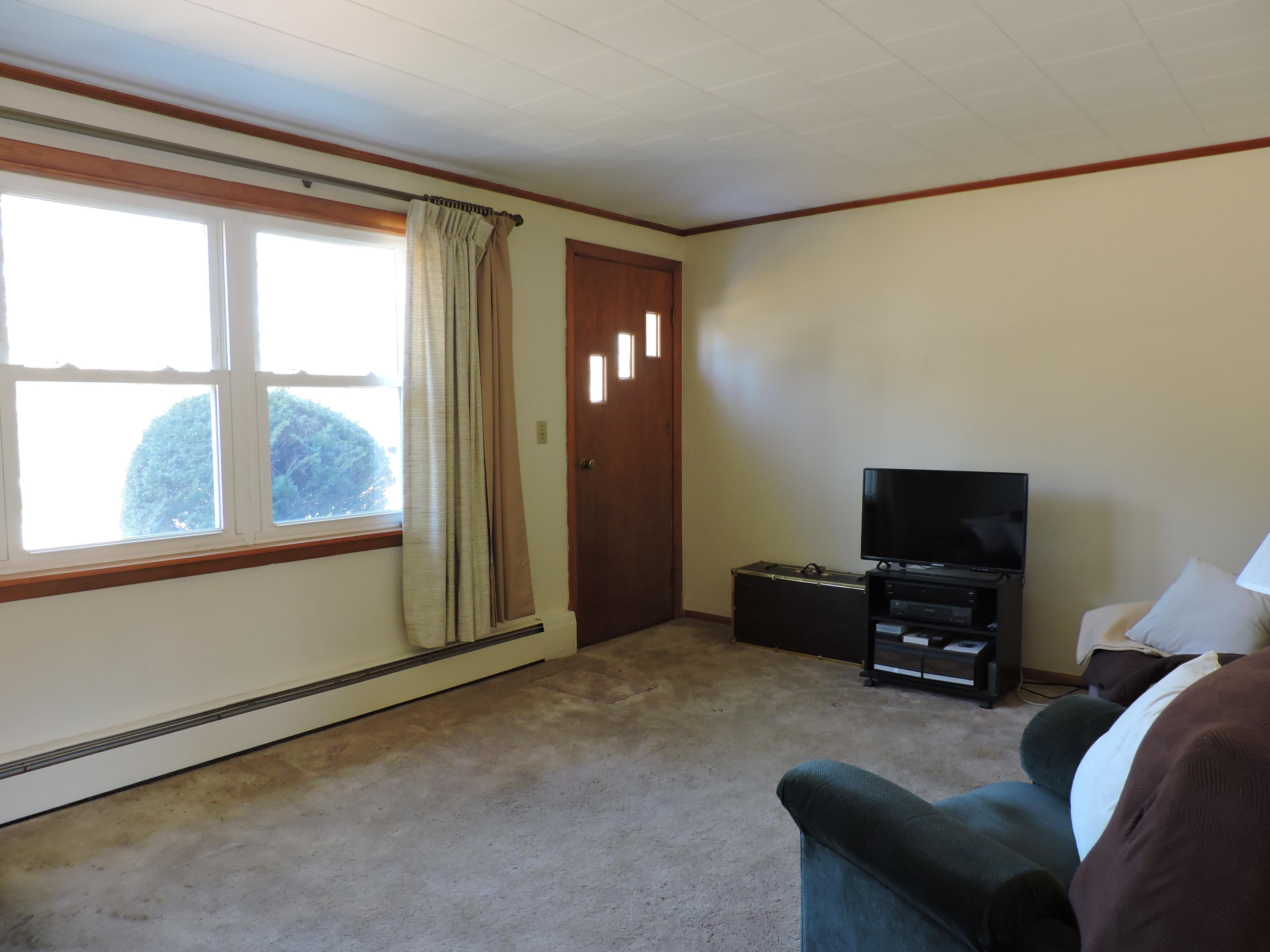 21 Canoe Club Road Hampden, ME 04444 - Photo 12 of 22 Living room