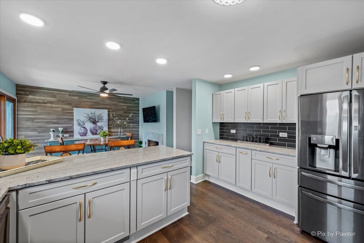 351 High Road Cary, IL 60013 - Photo 17 of 48