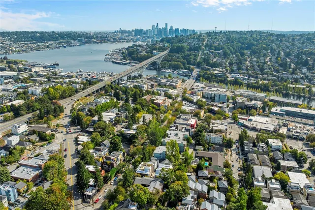 $1,155,000 | 3819 A Fremont Avenue North, Seattle, WA 98103