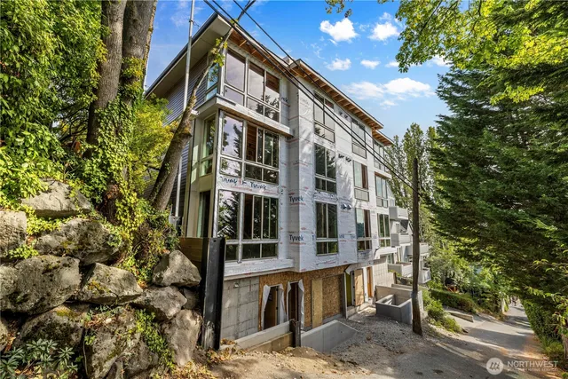 $1,155,000 | 3819 A Fremont Avenue North, Seattle, WA 98103